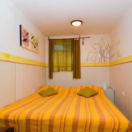 In - Istrien 10862 פולה